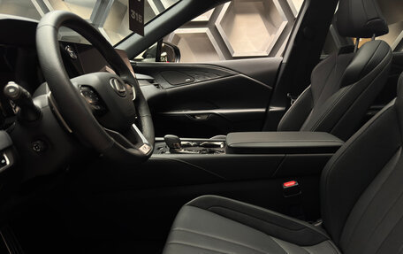 Lexus RX IV рестайлинг, 2024 год, 12 700 000 рублей, 12 фотография