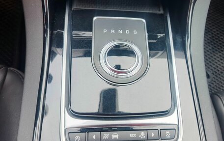 Jaguar XE I рестайлинг, 2016 год, 1 900 000 рублей, 16 фотография