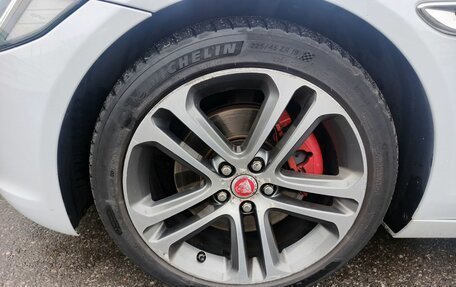 Jaguar XE I рестайлинг, 2016 год, 1 900 000 рублей, 10 фотография