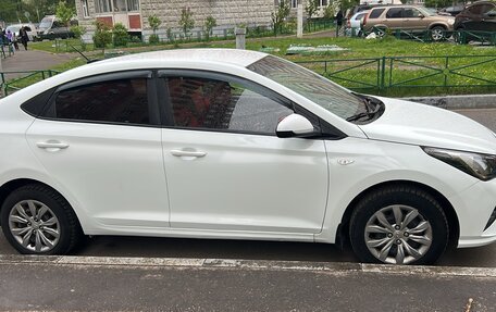 Hyundai Solaris II рестайлинг, 2019 год, 1 050 000 рублей, 4 фотография
