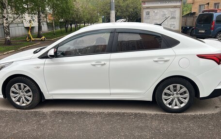 Hyundai Solaris II рестайлинг, 2019 год, 1 050 000 рублей, 2 фотография