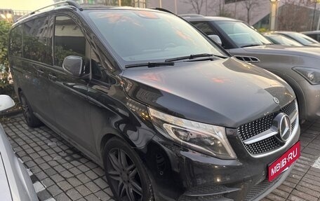 Mercedes-Benz V-Класс, 2022 год, 9 600 000 рублей, 1 фотография