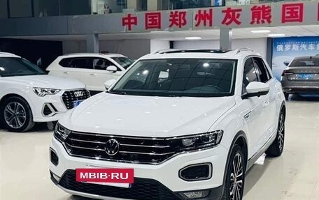 Volkswagen T-Roc I, 2022 год, 1 794 105 рублей, 2 фотография