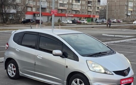 Honda Fit III, 2010 год, 830 000 рублей, 1 фотография
