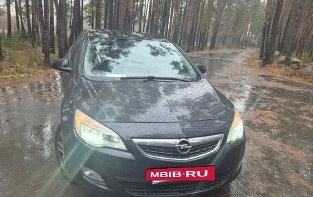 Opel Astra J, 2011 год, 650 000 рублей, 2 фотография