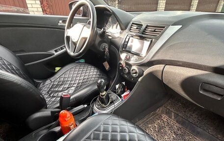 Hyundai Solaris II рестайлинг, 2011 год, 690 000 рублей, 10 фотография