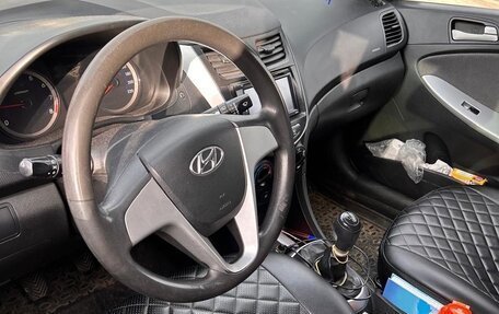 Hyundai Solaris II рестайлинг, 2011 год, 690 000 рублей, 12 фотография