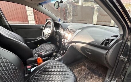 Hyundai Solaris II рестайлинг, 2011 год, 690 000 рублей, 7 фотография