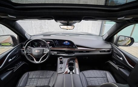 Cadillac Escalade V, 2022 год, 11 999 000 рублей, 10 фотография