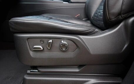 Cadillac Escalade V, 2022 год, 11 999 000 рублей, 34 фотография