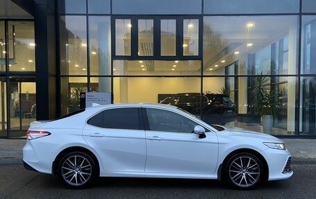 Toyota Camry, 2021 год, 3 490 000 рублей, 4 фотография