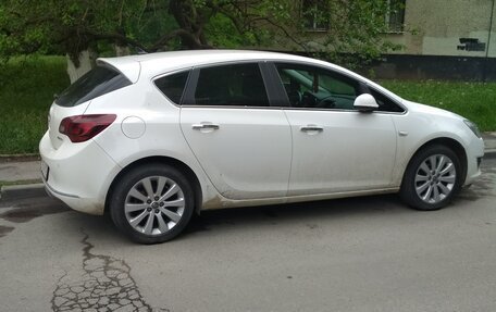 Opel Astra J, 2013 год, 800 000 рублей, 3 фотография