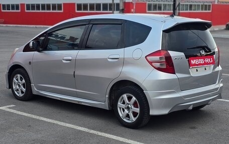 Honda Fit III, 2010 год, 830 000 рублей, 4 фотография