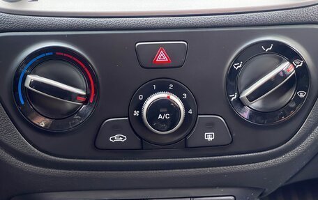 Hyundai Solaris II рестайлинг, 2019 год, 1 199 000 рублей, 23 фотография