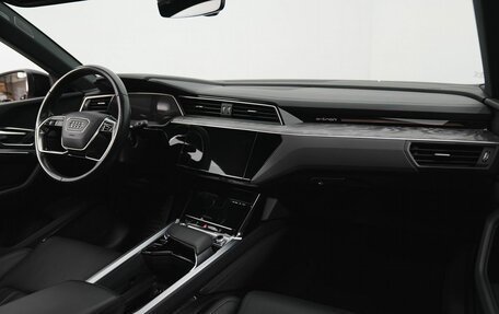 Audi e-tron I, 2020 год, 4 749 000 рублей, 26 фотография