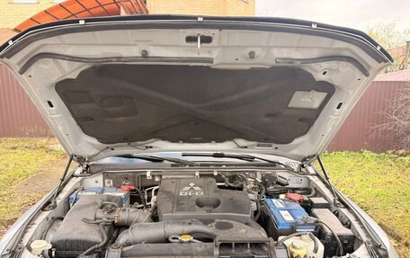 Mitsubishi Pajero IV, 2011 год, 2 370 000 рублей, 14 фотография