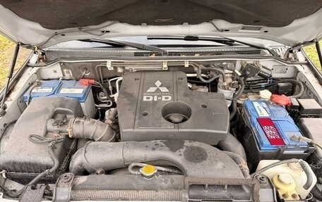 Mitsubishi Pajero IV, 2011 год, 2 370 000 рублей, 15 фотография