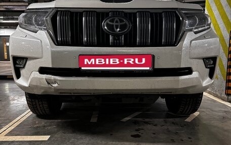 Toyota Land Cruiser Prado 150 рестайлинг 2, 2017 год, 5 700 000 рублей, 13 фотография