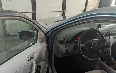 Mercedes-Benz C-Класс, 2001 год, 350 000 рублей, 4 фотография