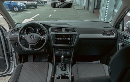 Volkswagen Tiguan II, 2018 год, 1 595 000 рублей, 17 фотография