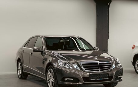 Mercedes-Benz E-Класс, 2011 год, 1 355 000 рублей, 3 фотография