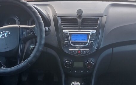 Hyundai Solaris II рестайлинг, 2011 год, 680 000 рублей, 3 фотография