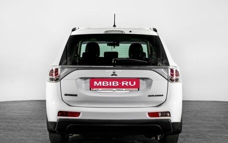 Mitsubishi Outlander III рестайлинг 3, 2013 год, 1 520 000 рублей, 4 фотография