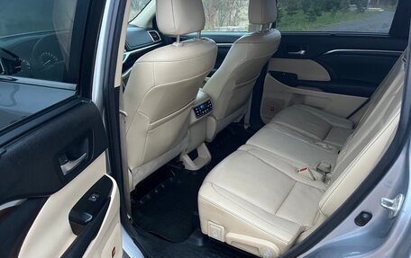 Toyota Highlander III, 2015 год, 2 200 000 рублей, 8 фотография