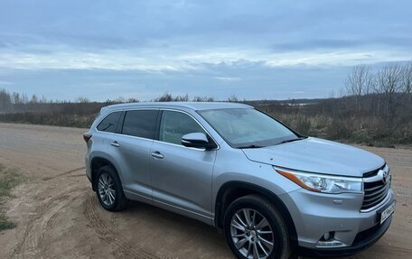 Toyota Highlander III, 2015 год, 2 200 000 рублей, 3 фотография