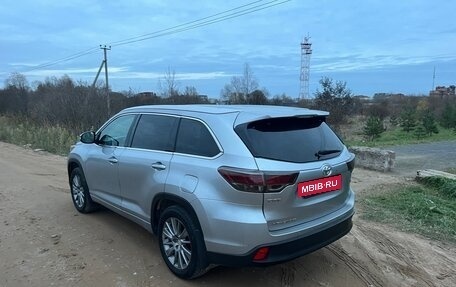 Toyota Highlander III, 2015 год, 2 200 000 рублей, 2 фотография