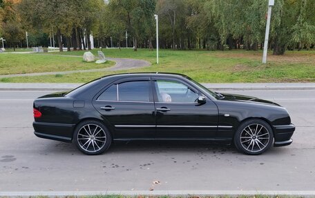 Mercedes-Benz E-Класс, 1999 год, 450 000 рублей, 3 фотография