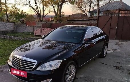 Mercedes-Benz S-Класс, 2005 год, 1 450 000 рублей, 1 фотография
