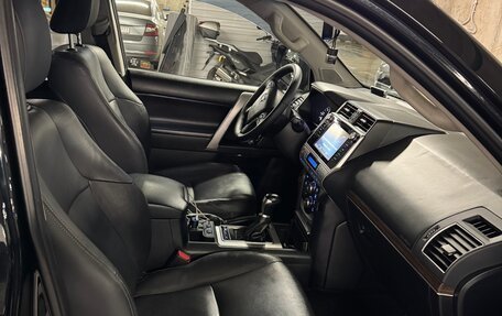 Toyota Land Cruiser Prado 150 рестайлинг 2, 2018 год, 5 300 000 рублей, 9 фотография