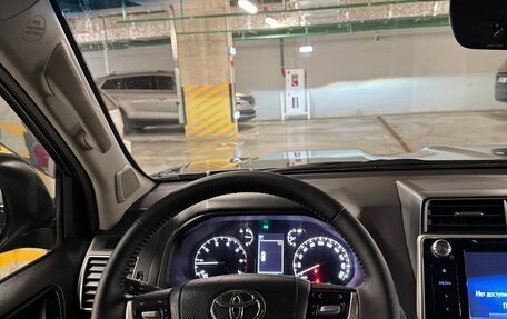 Toyota Land Cruiser Prado 150 рестайлинг 2, 2018 год, 5 300 000 рублей, 12 фотография