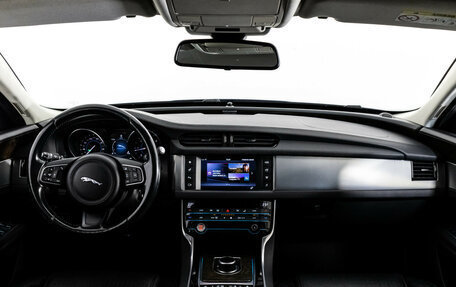 Jaguar XF II, 2016 год, 2 100 000 рублей, 13 фотография