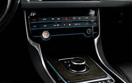 Jaguar XF II, 2016 год, 2 100 000 рублей, 17 фотография