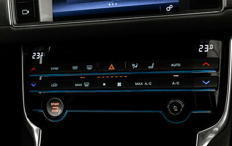 Jaguar XF II, 2016 год, 2 100 000 рублей, 21 фотография