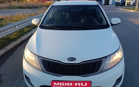 KIA Rio III рестайлинг, 2011 год, 600 000 рублей, 3 фотография