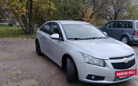Chevrolet Cruze II, 2011 год, 695 000 рублей, 3 фотография