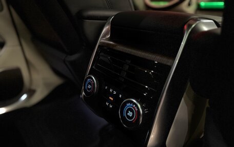 Land Rover Range Rover IV рестайлинг, 2023 год, 25 000 000 рублей, 18 фотография