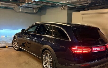 Mercedes-Benz E-Класс, 2021 год, 5 150 000 рублей, 3 фотография