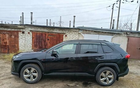 Toyota RAV4, 2021 год, 2 580 000 рублей, 2 фотография