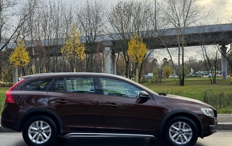 Volvo V60 Cross Country II, 2016 год, 2 150 000 рублей, 10 фотография