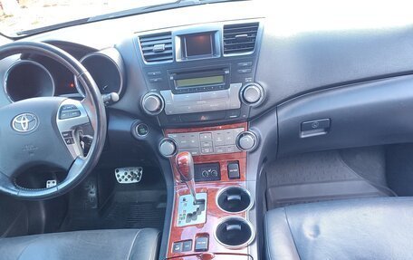 Toyota Highlander III, 2010 год, 1 700 000 рублей, 4 фотография