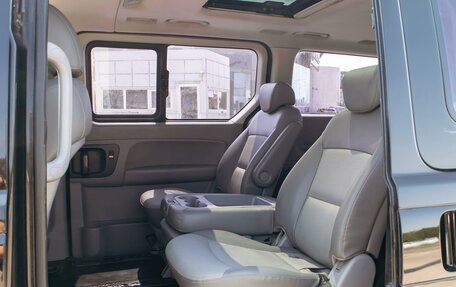 Hyundai Grand Starex Grand Starex I рестайлинг 2, 2014 год, 1 785 000 рублей, 18 фотография