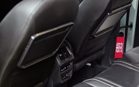 Volkswagen Tiguan II, 2018 год, 3 300 000 рублей, 11 фотография