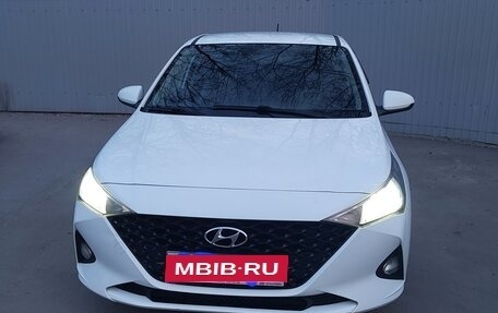 Hyundai Solaris II рестайлинг, 2020 год, 880 000 рублей, 1 фотография