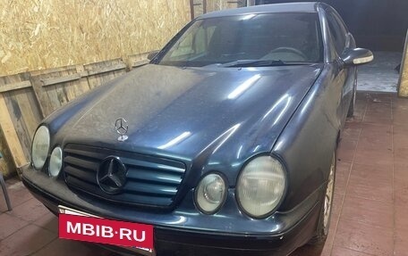 Mercedes-Benz CLK-Класс, 2000 год, 420 000 рублей, 28 фотография