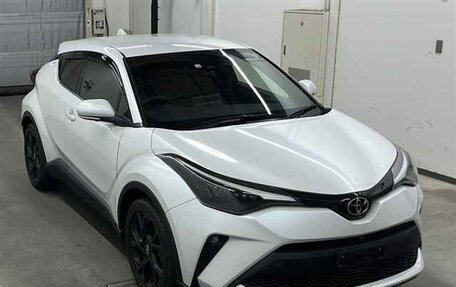 Toyota C-HR I рестайлинг, 2022 год, 1 800 000 рублей, 2 фотография