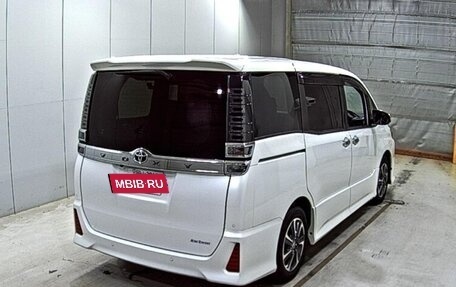 Toyota Voxy III, 2021 год, 2 220 000 рублей, 5 фотография